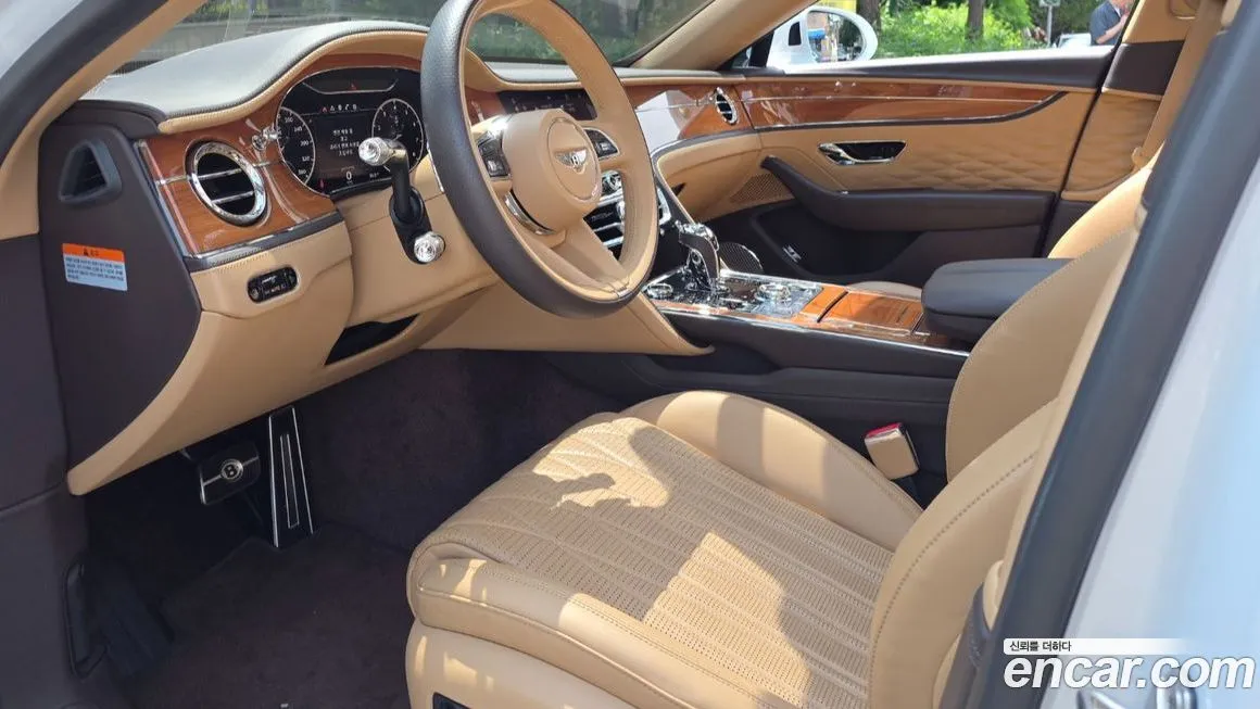 Bentley Flying Spur — фото 5