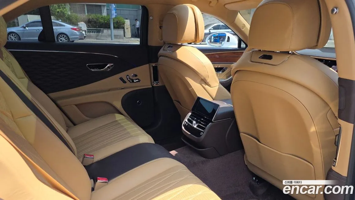 Bentley Flying Spur — фото 8