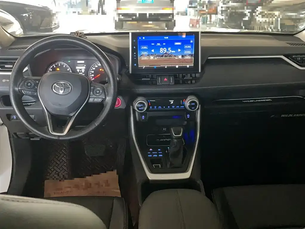 Toyota Wildlander — фото 10