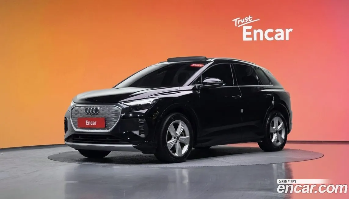 Audi Q4 e-tron — фото 1