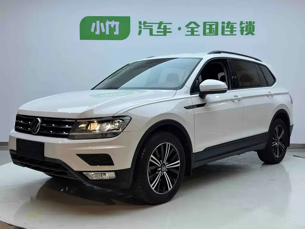 Volkswagen Tiguan L — фото 1