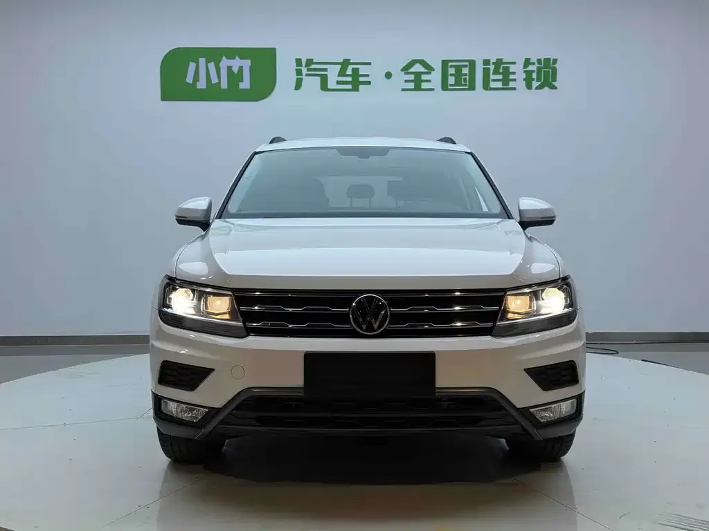 Volkswagen Tiguan L — фото 6