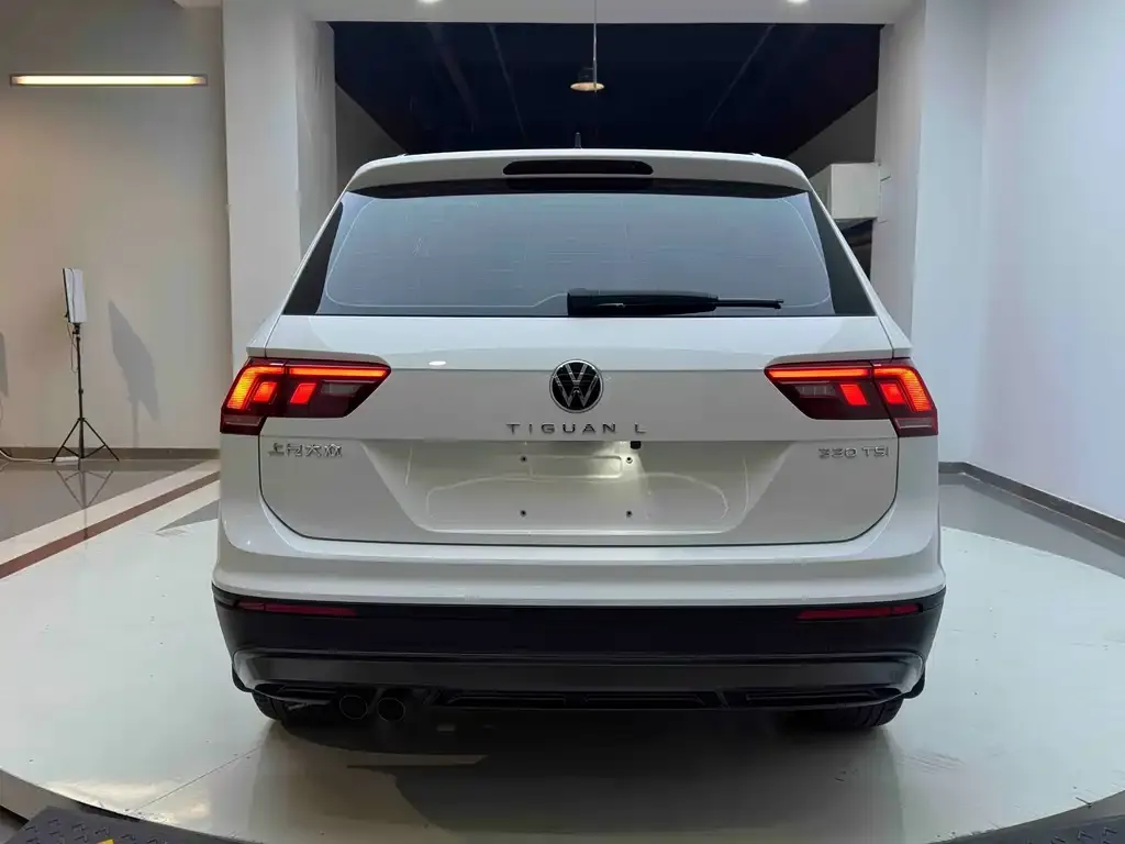 Volkswagen Tiguan L — фото 2