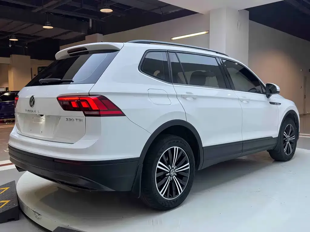 Volkswagen Tiguan L — фото 9