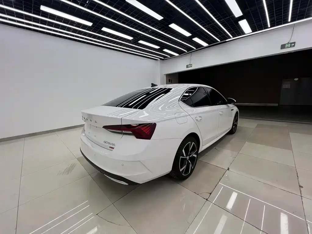 Skoda Octavia — фото 3