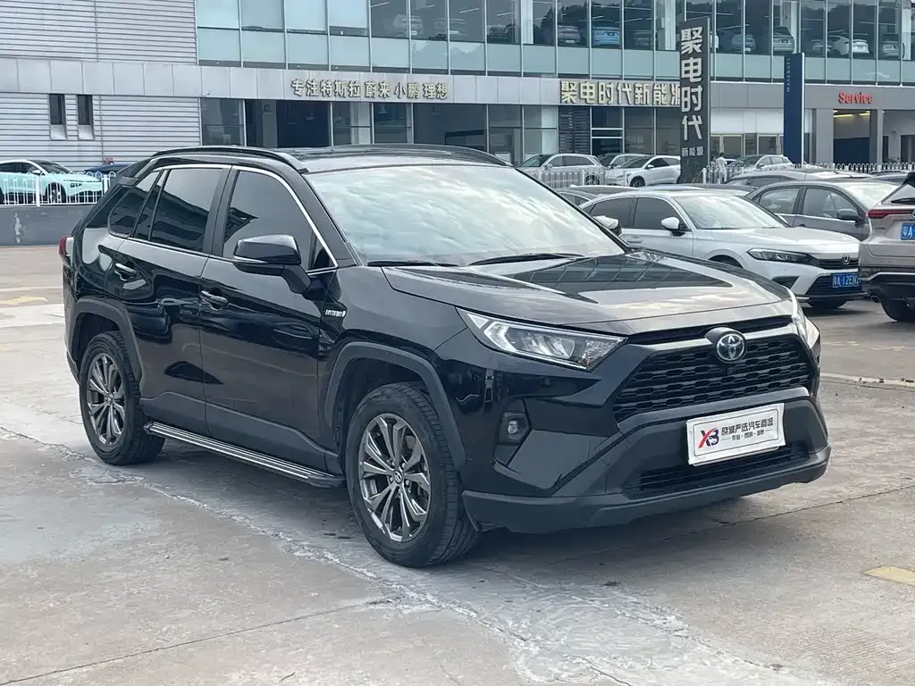 Toyota RAV4 — фото 3