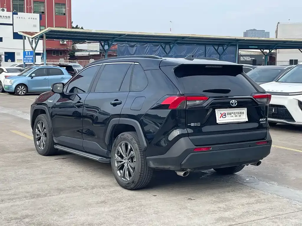 Toyota RAV4 — фото 4