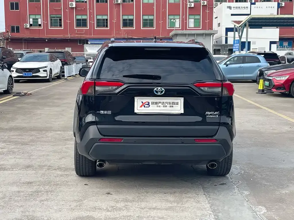 Toyota RAV4 — фото 5