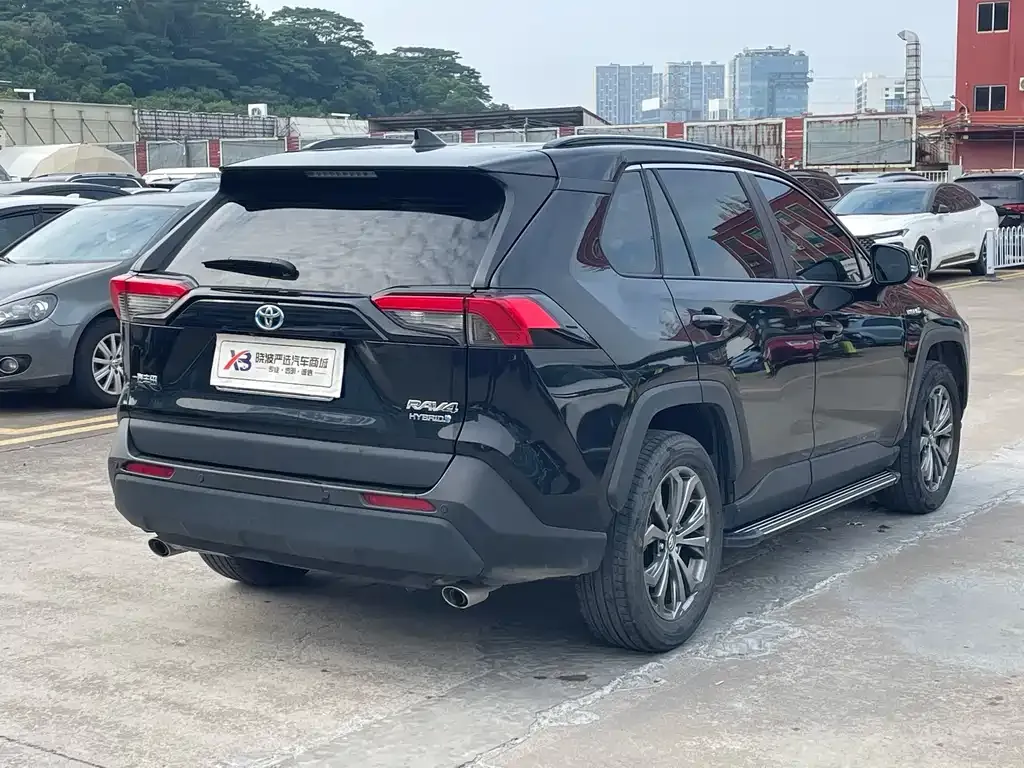 Toyota RAV4 — фото 6