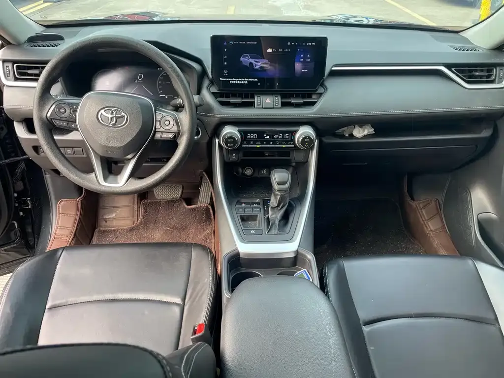 Toyota RAV4 — фото 9