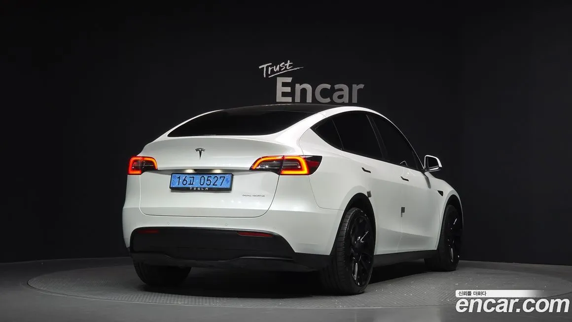 Tesla Model Y — фото 9