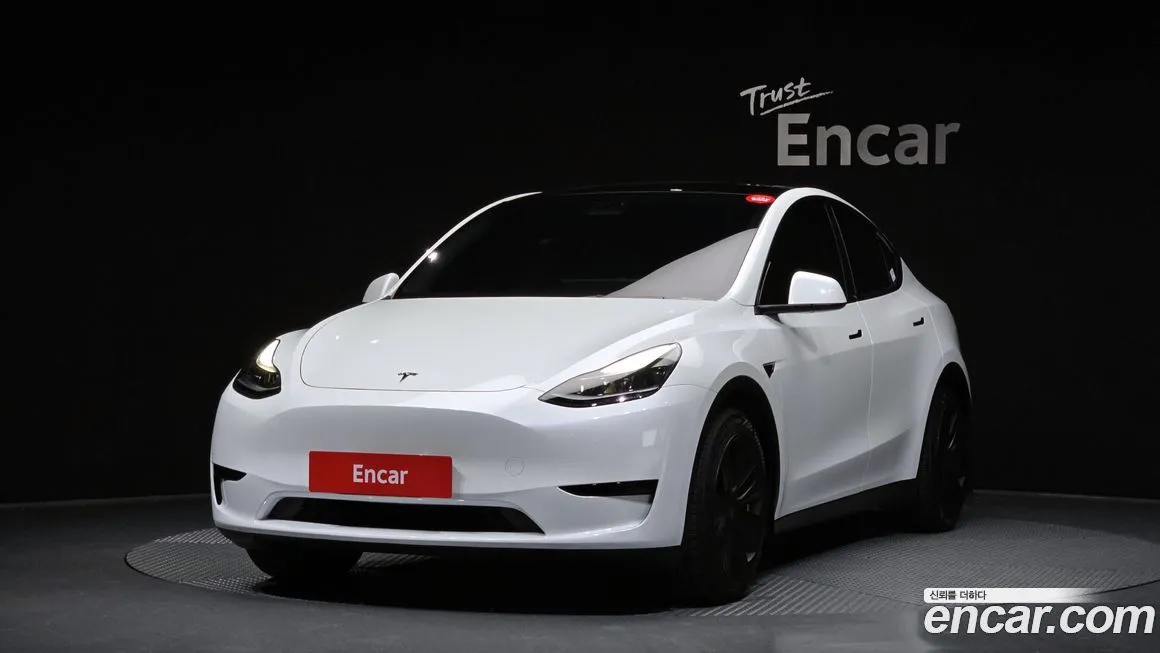 Tesla Model Y — фото 1