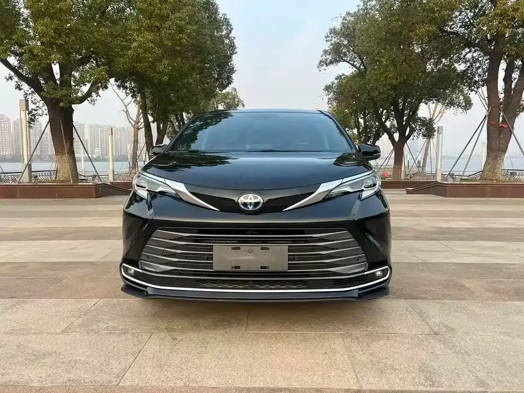 Toyota Sienna — фото 7