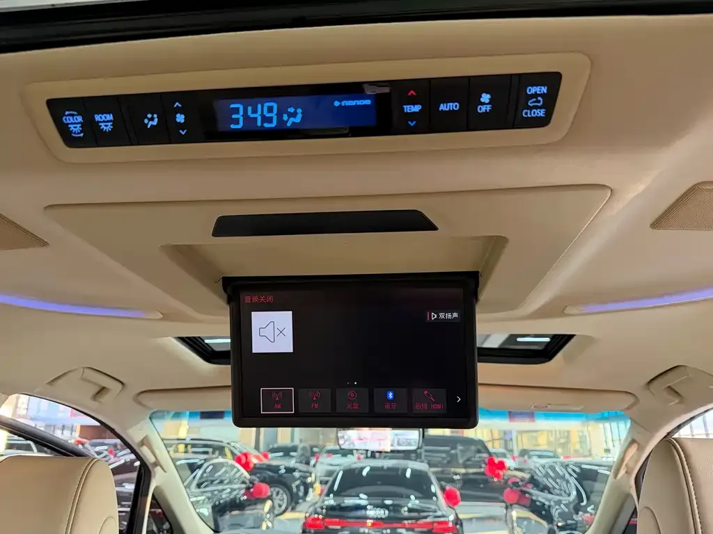 Toyota Alphard — фото 3