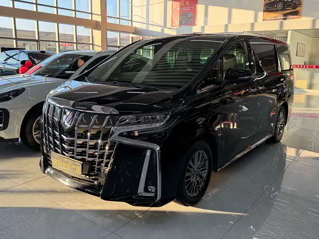 Toyota Alphard — фото 2
