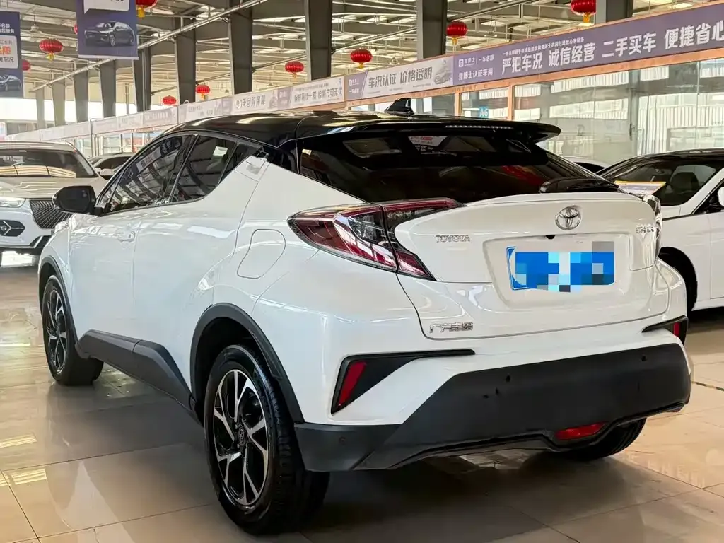 Toyota C-HR — фото 2