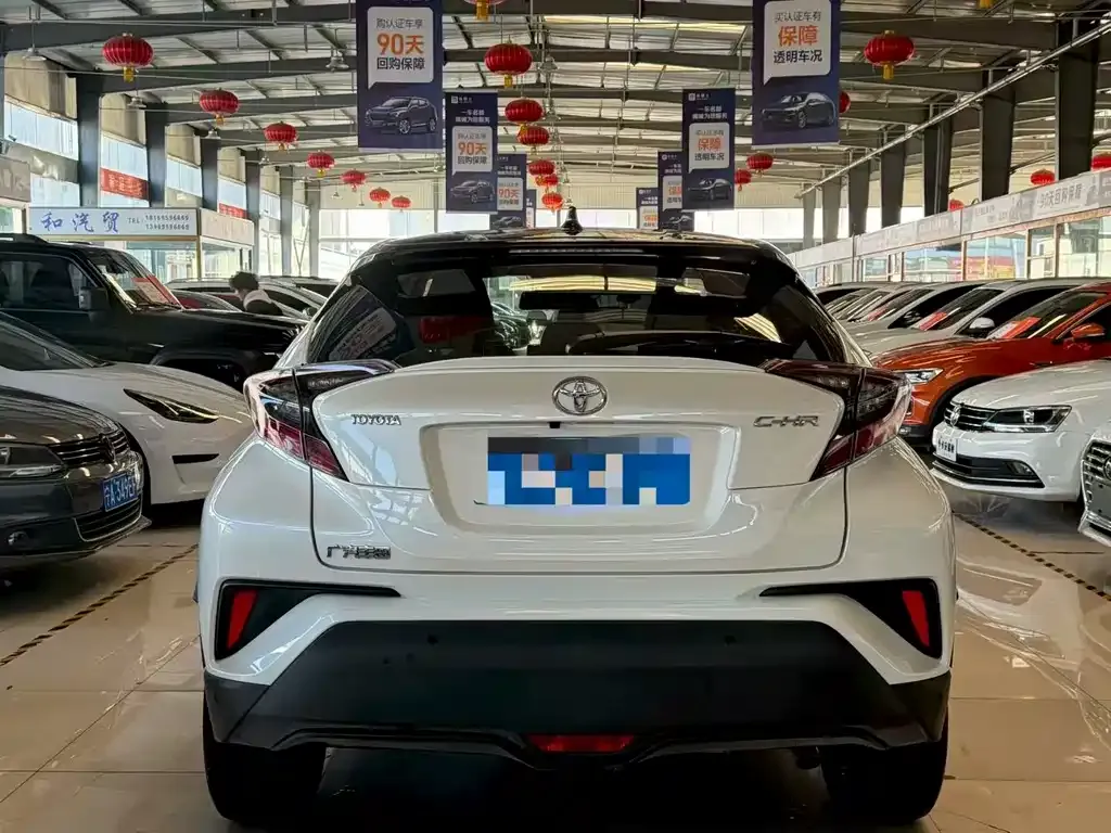 Toyota C-HR — фото 9