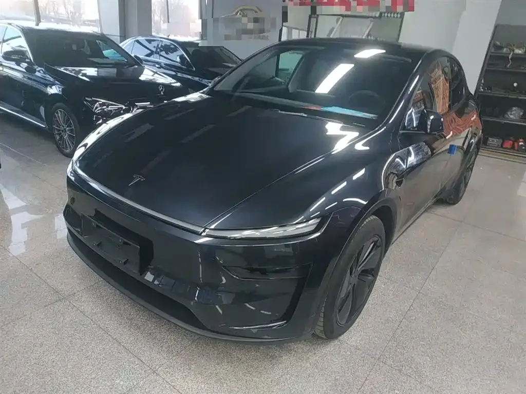 Tesla Model Y — фото 10
