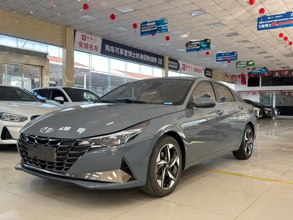 Hyundai Elantra — фото 1