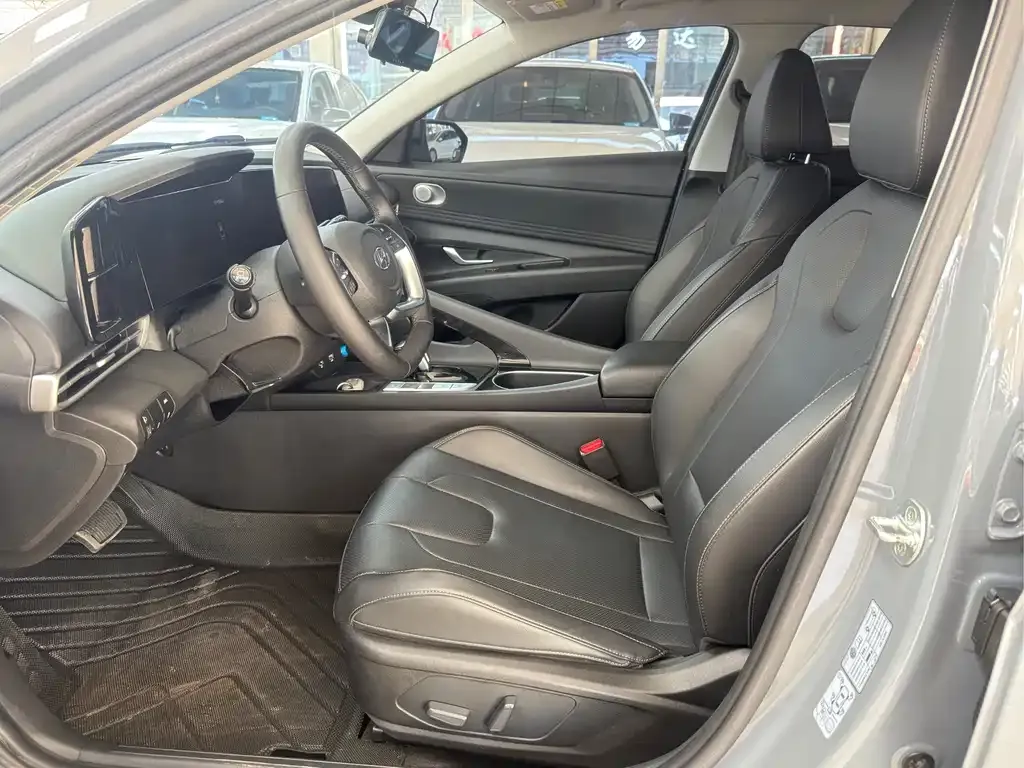 Hyundai Elantra — фото 10