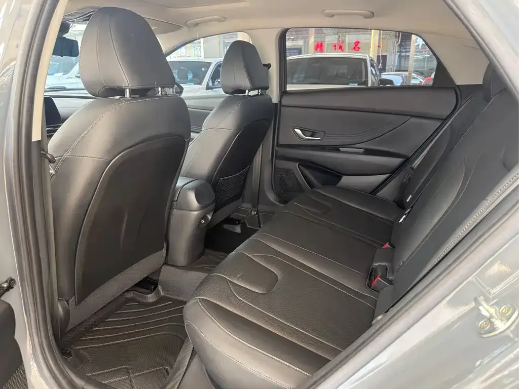 Hyundai Elantra — фото 5