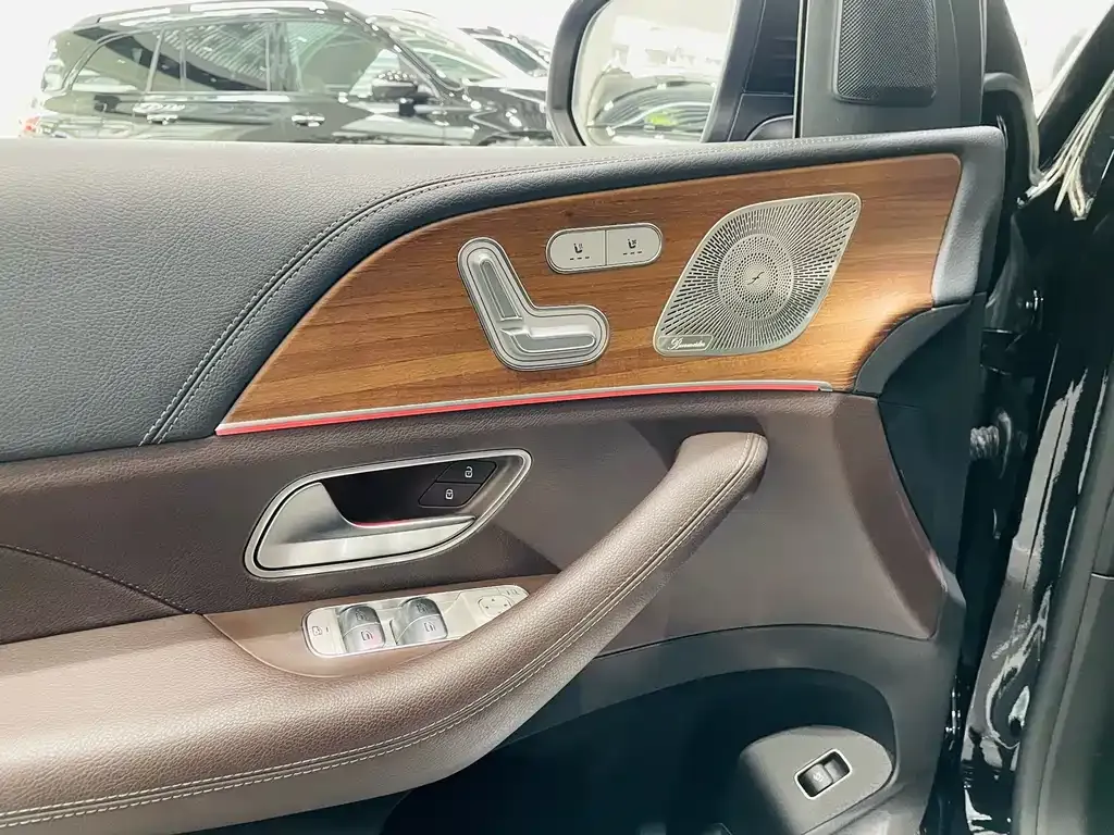 Mercedes-Benz GLS — фото 10