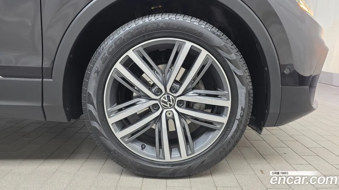 Volkswagen Tiguan — фото 9