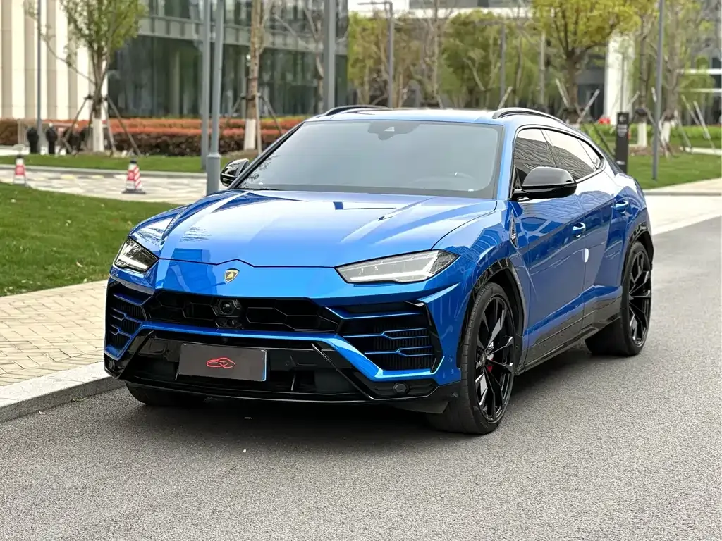 Lamborghini Urus — фото 1