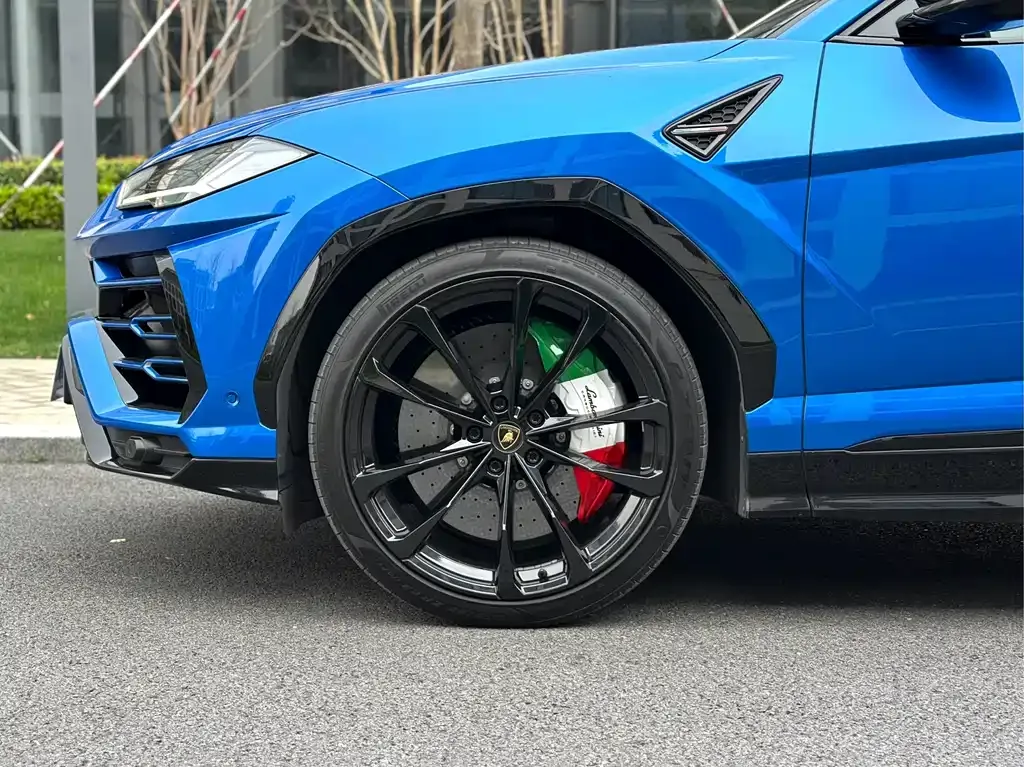Lamborghini Urus — фото 10