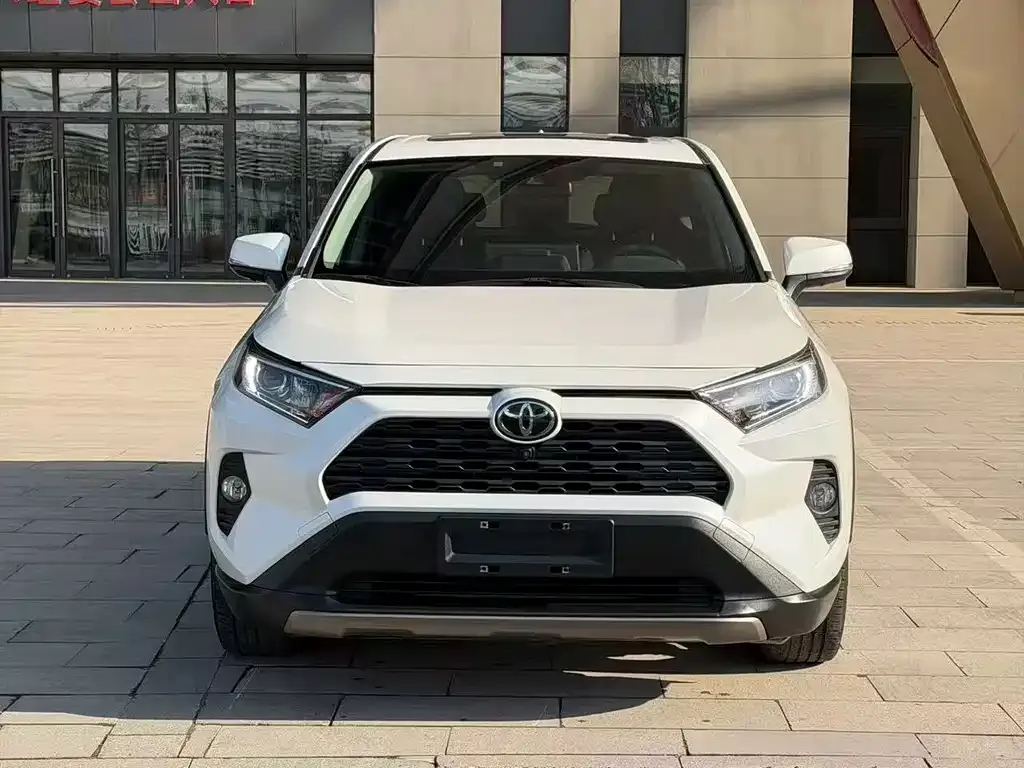 Toyota RAV4 — фото 5