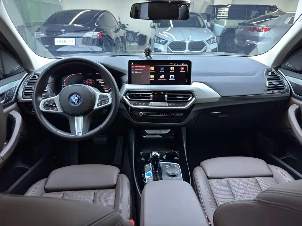 BMW iX3 — фото 4