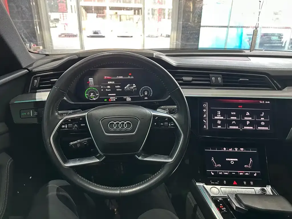 Audi e-tron (Import) — фото 4