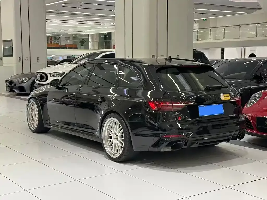 Audi RS 4 — фото 5