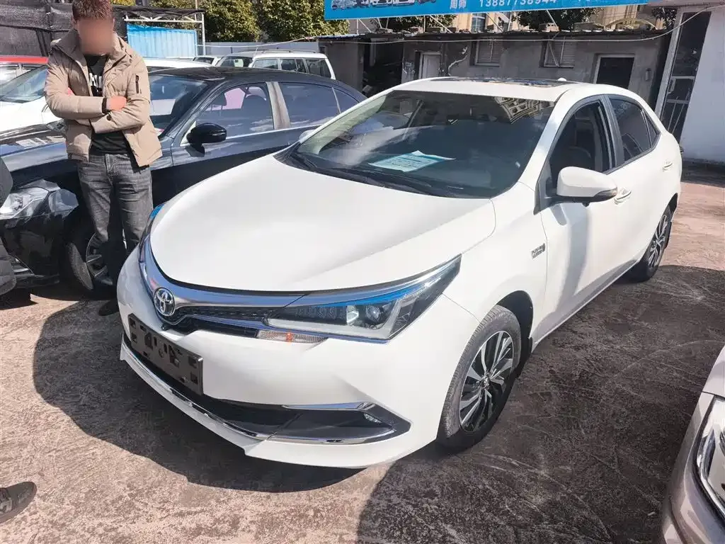 Toyota Corolla Hybrid — фото 2