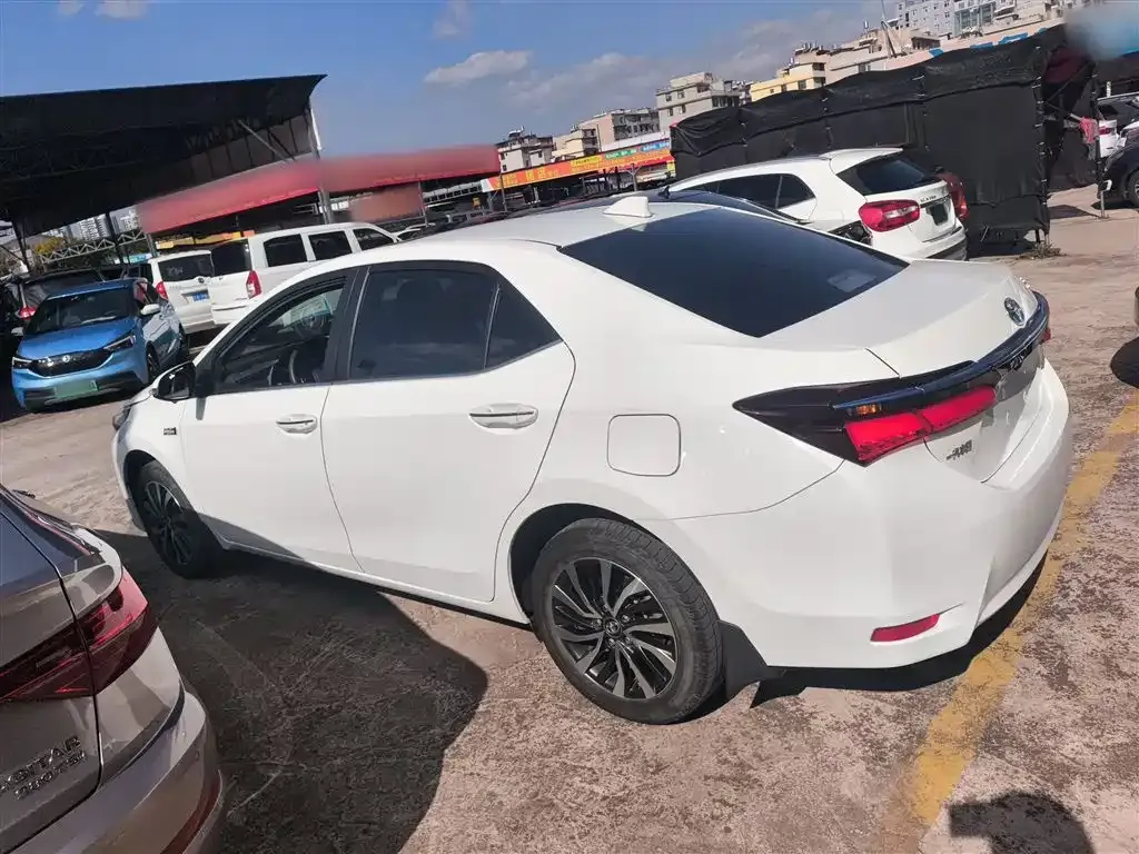 Toyota Corolla Hybrid — фото 5