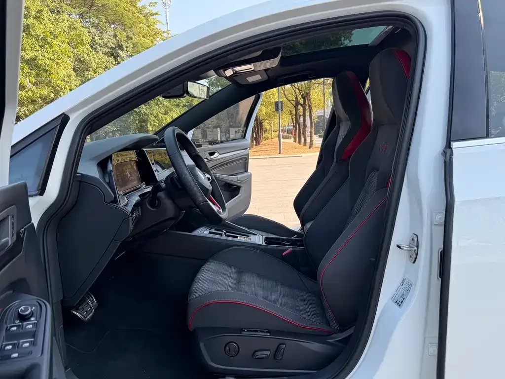 Volkswagen Golf GTI — фото 5