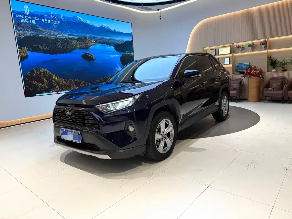 Toyota RAV4 — фото 1
