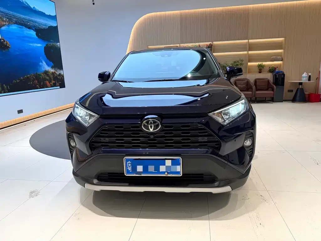 Toyota RAV4 — фото 3