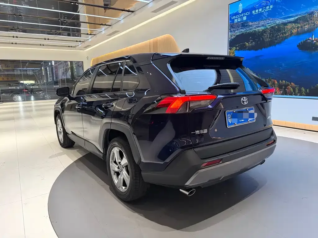 Toyota RAV4 — фото 6