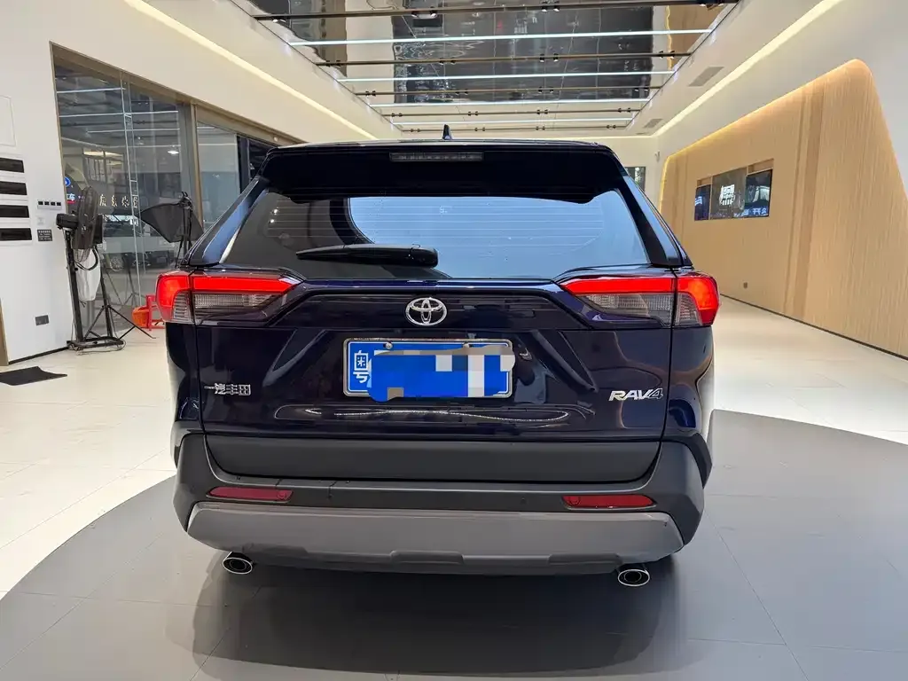 Toyota RAV4 — фото 9
