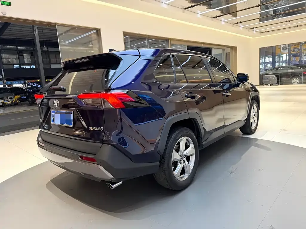 Toyota RAV4 — фото 4