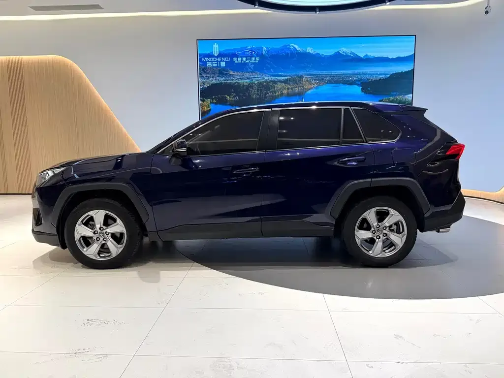 Toyota RAV4 — фото 10