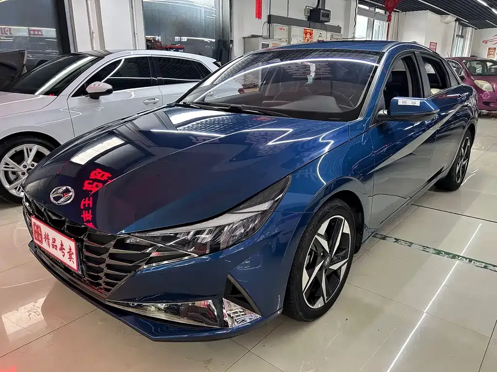Hyundai Elantra — фото 1
