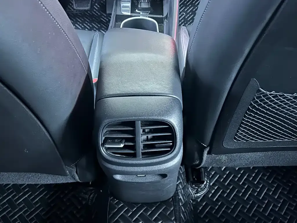 Hyundai Elantra — фото 2