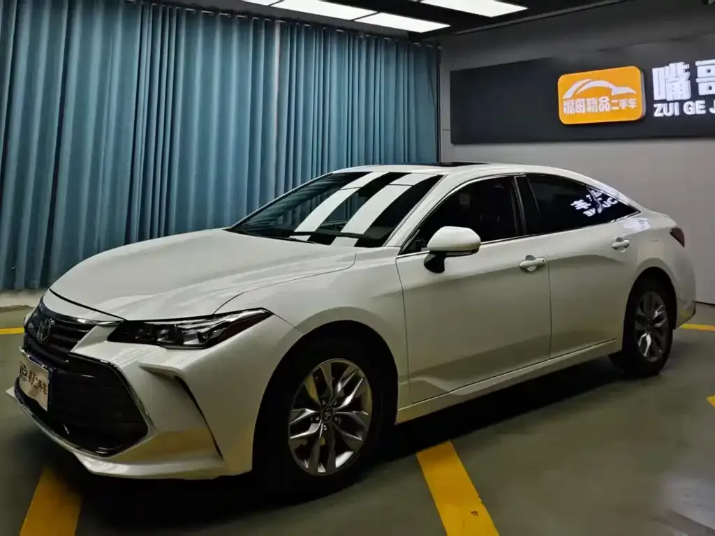 Toyota Avalon — фото 1