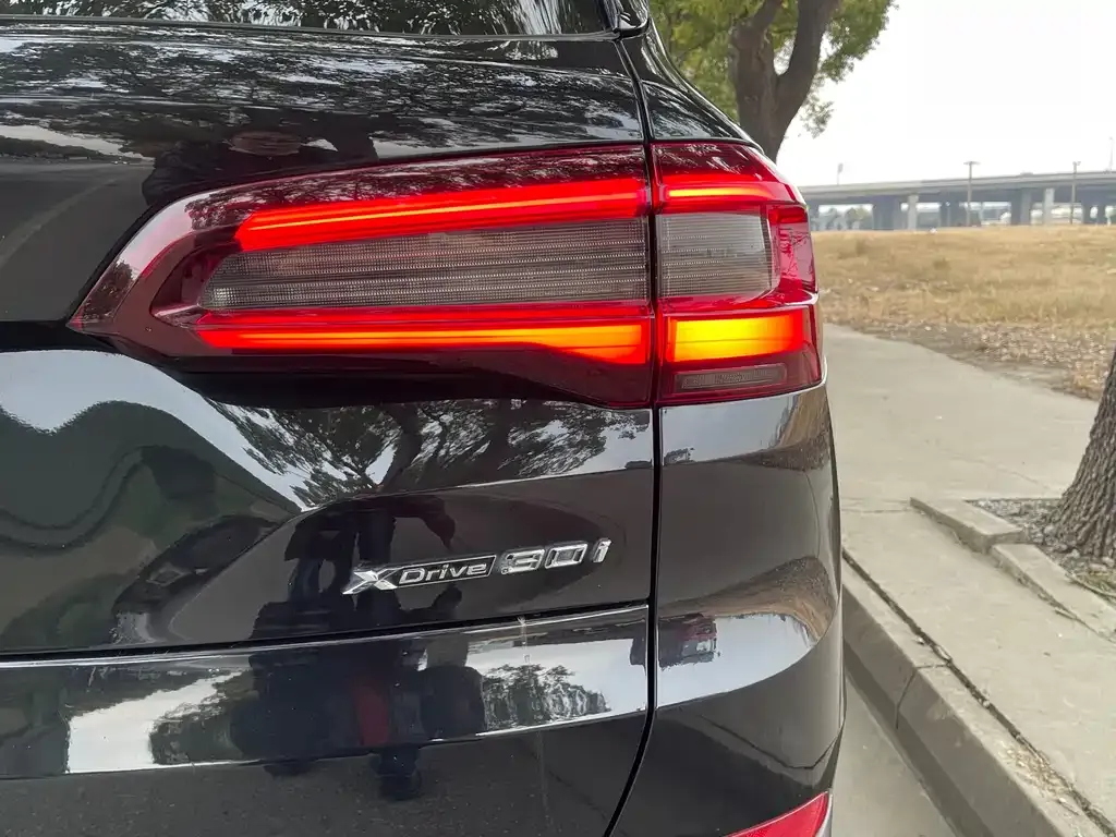 BMW X5 (Import) — фото 2