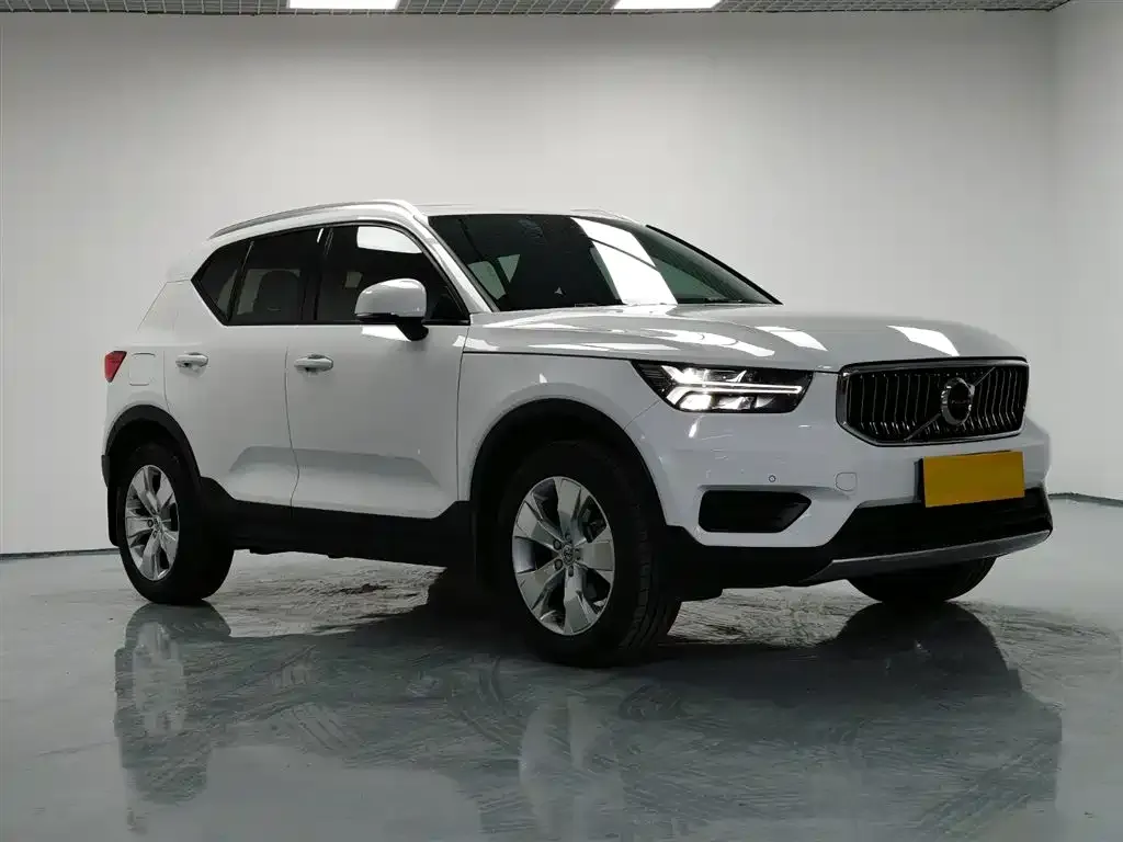 Volvo XC40 — фото 2