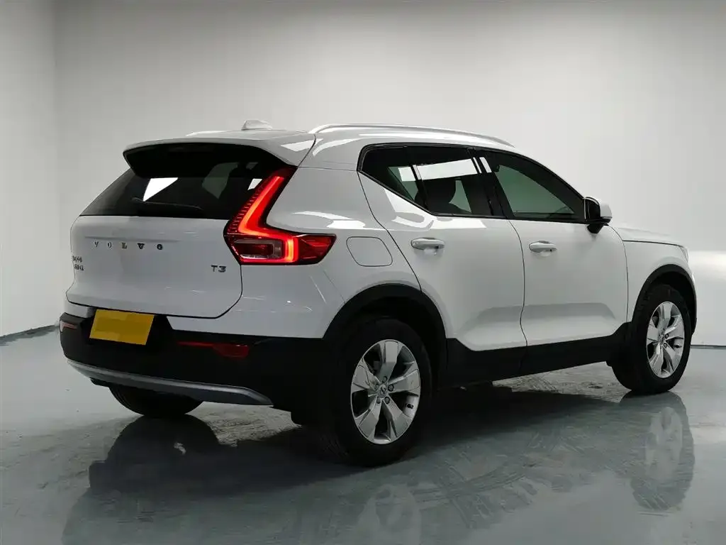 Volvo XC40 — фото 3