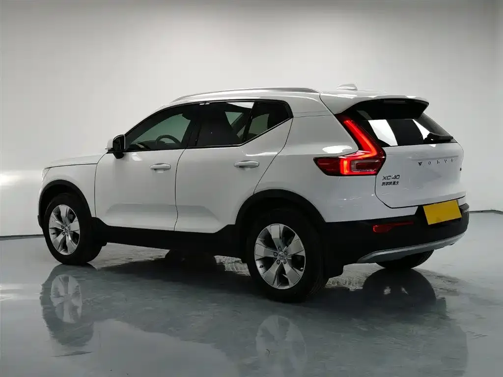 Volvo XC40 — фото 6