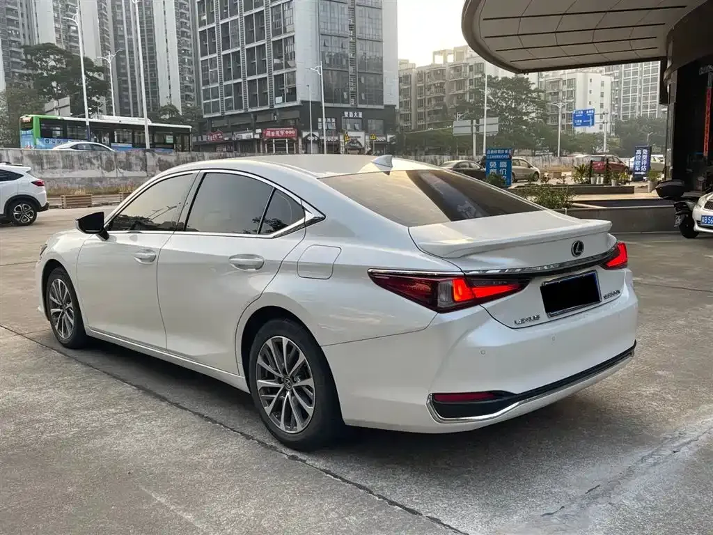 Lexus ES — фото 6